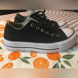 Converse. Platform low top